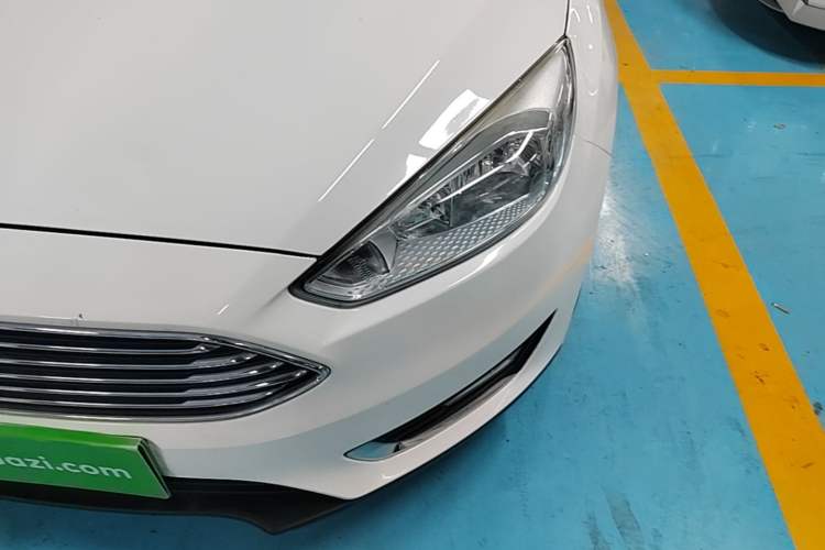Used Ford Focus 2017 Sedan EcoBoost 125 Automatic Supreme Style SmartDrive Edition Left Front Headlight