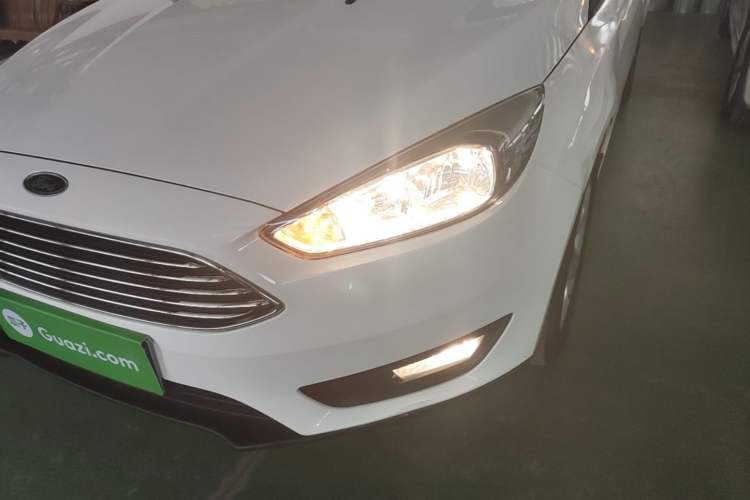 Used Ford Focus 2017 Sedan 1.6L Manual Comfort Plus SmartDrive Edition Left Front Headlight