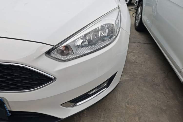 Used Ford Focus 2017 Hatchback EcoBoost 125 Manual – Ultra-Performance Style SmartDrive Edition Left Front Headlight