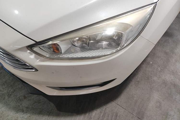 Used Ford Focus 2017 Sedan EcoBoost 180 Automatic Elite Model Left Front Headlight