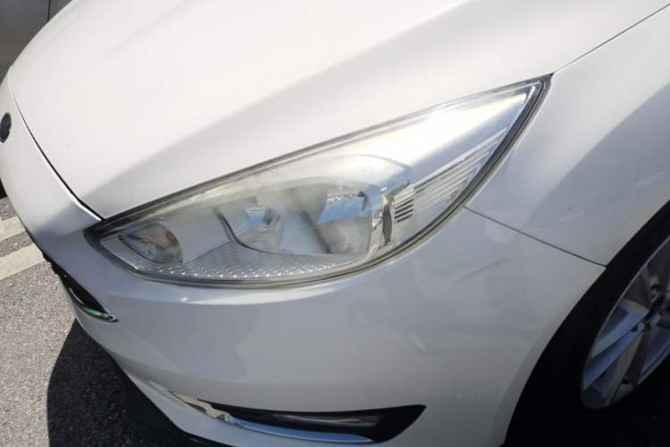 Used Ford Focus 2017 Hatchback 1.6L Automatic Fashion Edition Smart Drive Version Left Front Headlight