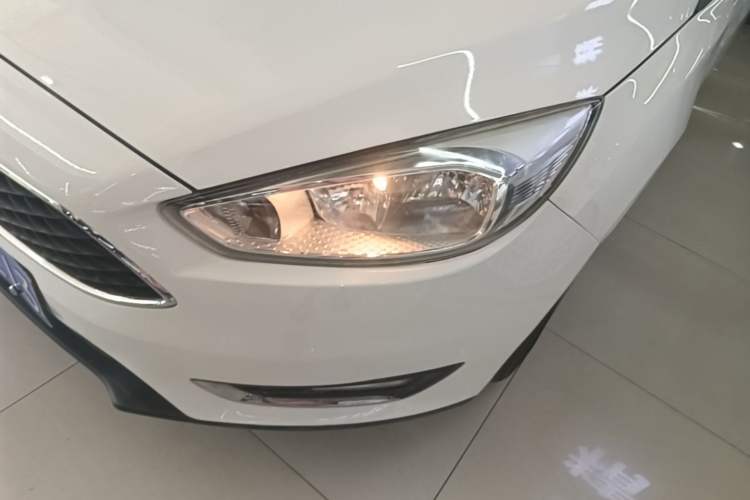 Used Ford Focus 2017 Hatchback 1.6L Automatic Fashion Edition Smart Drive Version Left Front Headlight