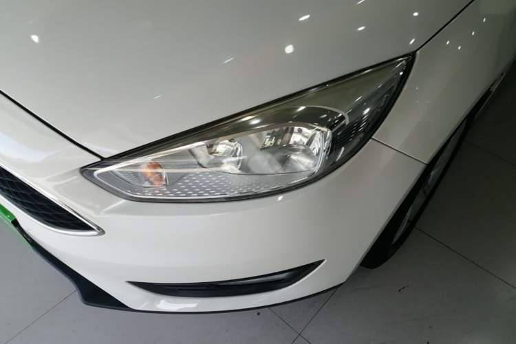 Used Ford Focus 2017 Hatchback 1.6L Automatic Comfort Plus SmartDrive Edition Left Front Headlight