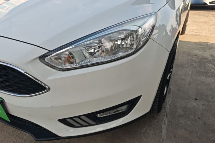 Used Ford Focus 2017 Hatchback 1.6L Manual Comfort Plus SmartDrive Edition Left Front Headlight