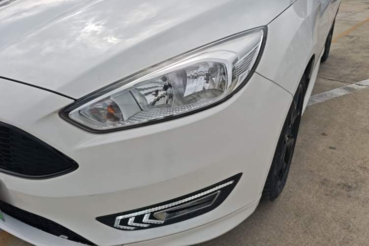 Used Ford Focus 2017 1.5T CTCC White and Black Limited Edition Left Front Headlight