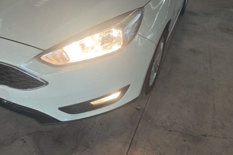 Used Ford Focus 2017 Hatchback 1.6L Automatic Comfort Plus SmartDrive Edition Left Front Headlight