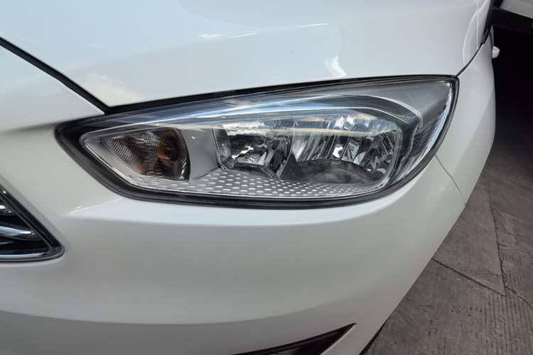 Used Ford Focus 2017 Sedan 1.6L Manual Fashion Edition Smart Drive Version Left Front Headlight