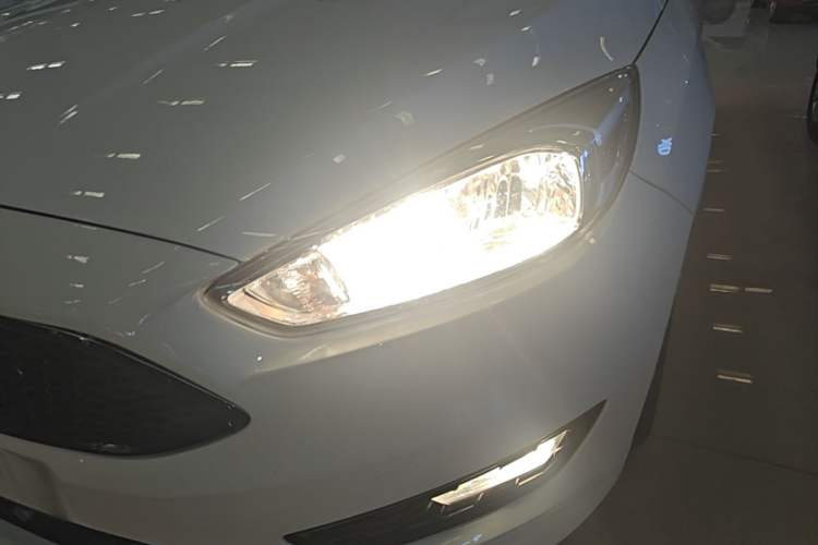 Used Ford Focus 2017 1.5T CTCC White and Black Limited Edition Left Front Headlight