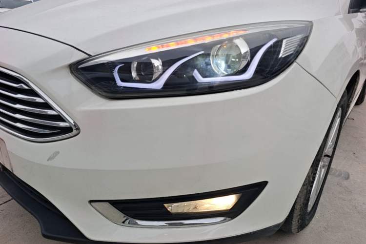 Used Ford Focus 2017 Sedan 1.6L Automatic Fashion Edition Smart Drive Version Left Front Headlight