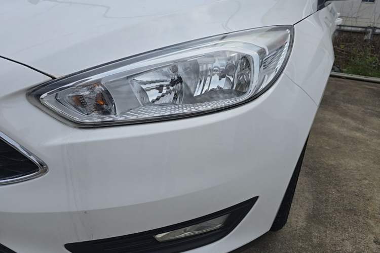 Used Ford Focus 2017 Hatchback 1.6L Automatic Comfort Plus SmartDrive Edition Left Front Headlight