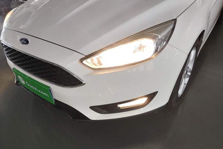 Used Ford Focus 2017 Hatchback 1.6L Automatic Comfort Plus SmartDrive Edition Left Front Headlight
