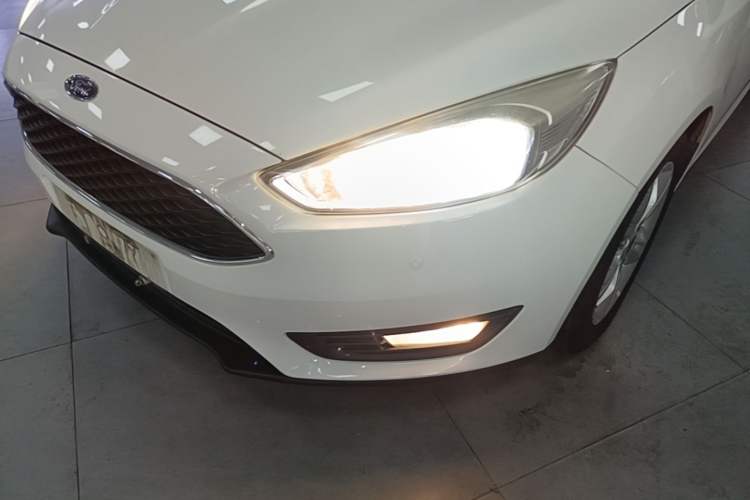 Used Ford Focus 2017 Hatchback 1.6L Automatic Comfort Plus SmartDrive Edition Left Front Headlight