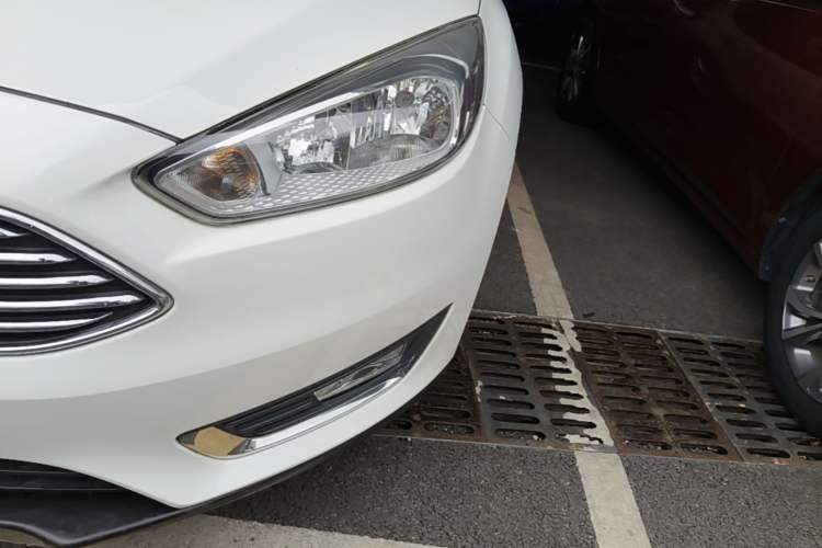 Used Ford Focus 2017 Sedan EcoBoost 180 Automatic Elite Model Left Front Headlight