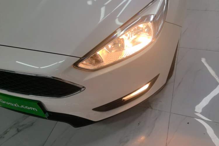 Used Ford Focus 2017 Hatchback 1.6L Automatic Comfort Plus SmartDrive Edition Left Front Headlight