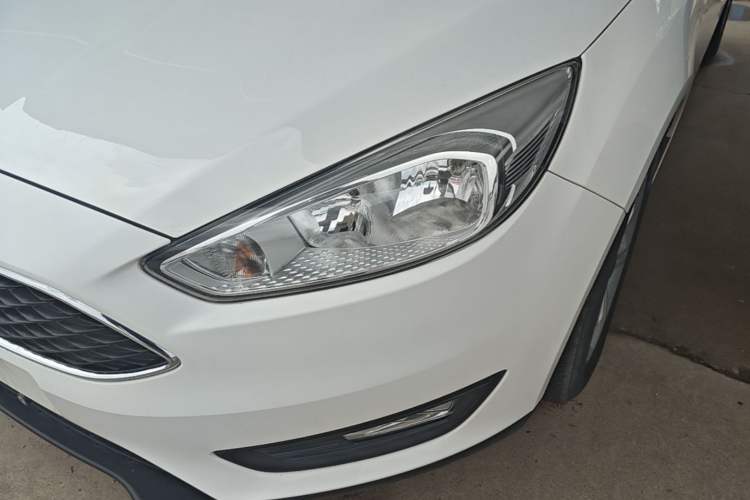 Used Ford Focus 2017 Hatchback 1.6L Automatic Comfort Plus SmartDrive Edition Left Front Headlight