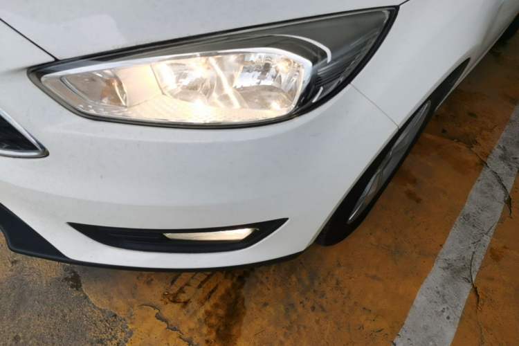 Used Ford Focus 2017 Hatchback 1.6L Automatic Comfort Plus SmartDrive Edition Left Front Headlight