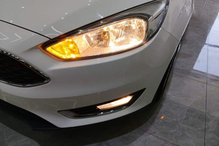 Used Ford Focus 2017 Hatchback 1.6L Automatic Fashion Edition Smart Drive Version Left Front Headlight