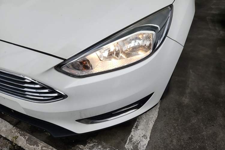 Used Ford Focus 2017 Sedan EcoBoost 180 Automatic Elite Model Left Front Headlight