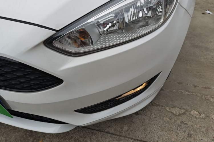 Used Ford Focus 2017 1.5T CTCC White and Black Limited Edition Left Front Headlight
