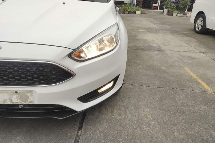 Used Ford Focus 2017 Hatchback 1.6L Automatic Comfort Plus SmartDrive Edition Left Front Headlight