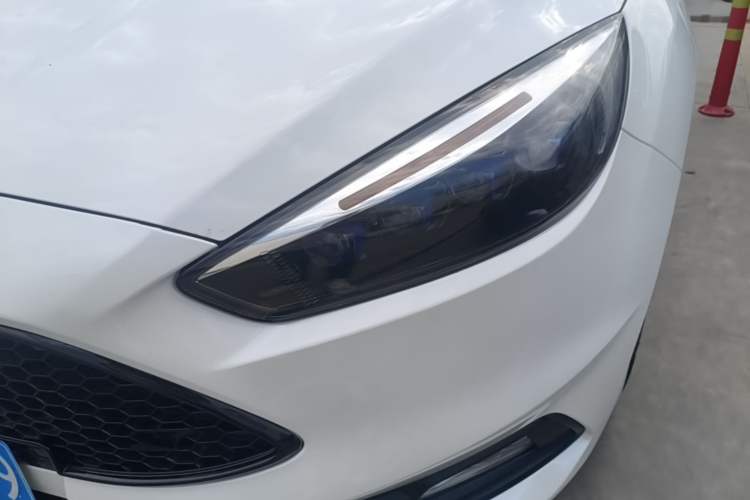 Used Ford Focus 2017 Hatchback EcoBoost 180 Automatic Elite Model Left Front Headlight
