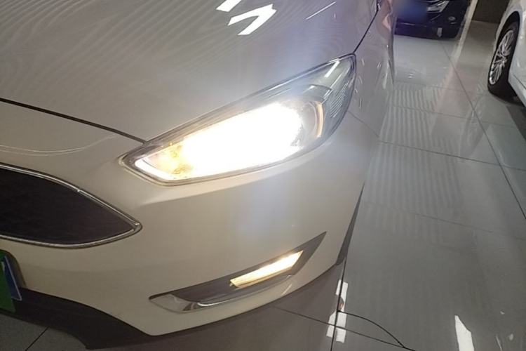 Used Ford Focus 2017 Hatchback EcoBoost 180 Automatic Elite Model Left Front Headlight