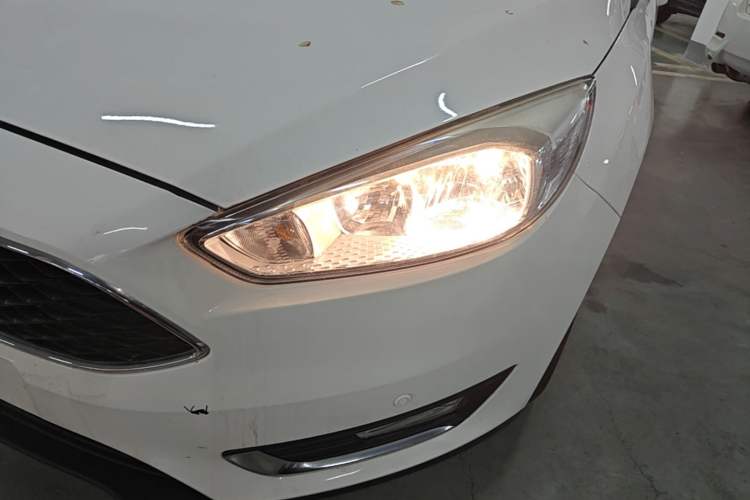 Used Ford Focus 2017 Hatchback 1.6L Automatic Fashion Edition Smart Drive Version Left Front Headlight