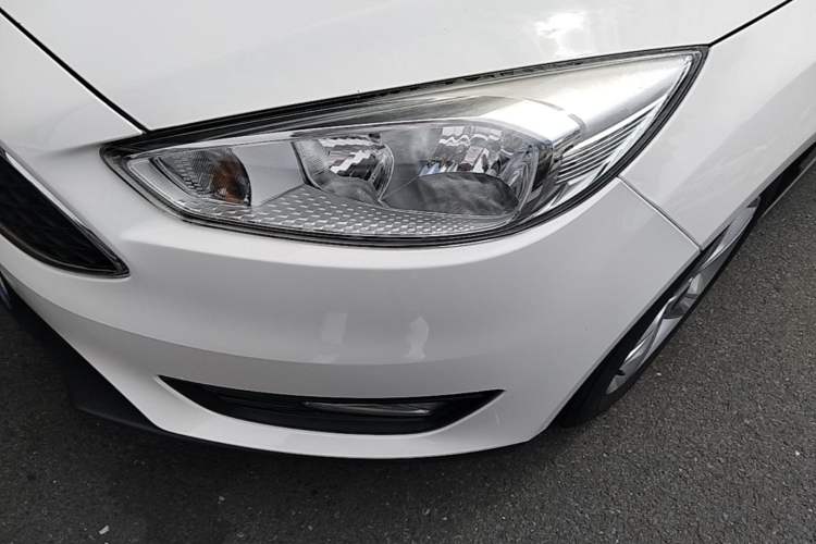Used Ford Focus 2017 Hatchback 1.6L Automatic Comfort Plus SmartDrive Edition Left Front Headlight