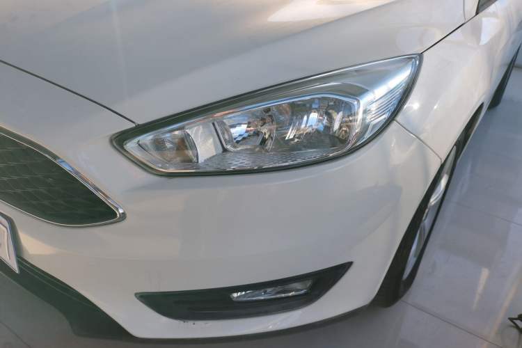 Used Ford Focus 2017 Hatchback 1.6L Automatic Comfort Plus SmartDrive Edition Left Front Headlight