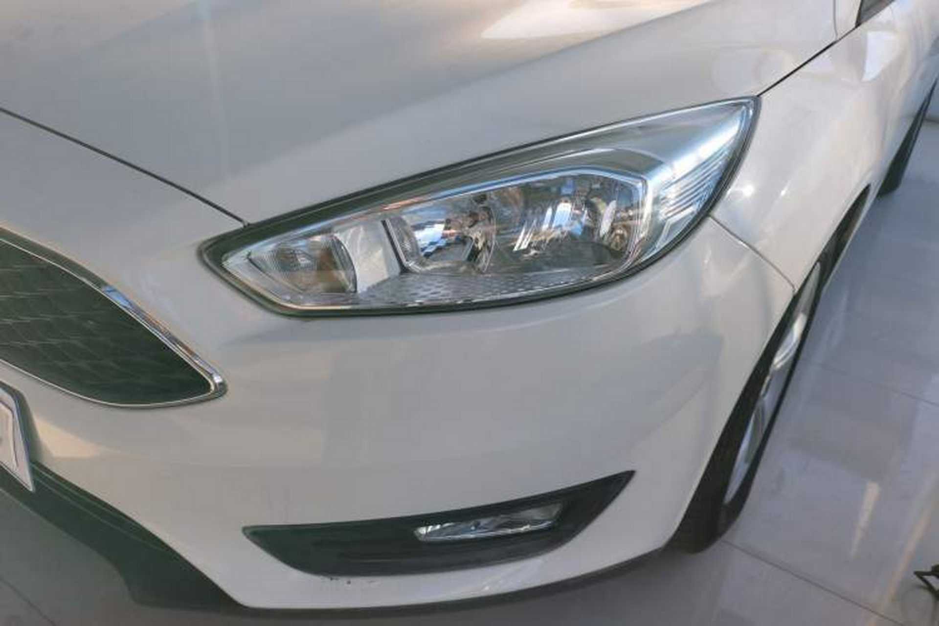 Used Ford Focus 2017 Hatchback 1.6L Automatic Comfort Plus SmartDrive Edition Left Front Headlight