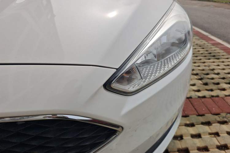 Used Ford Focus 2017 Hatchback 1.6L Automatic Comfort Plus SmartDrive Edition Left Front Headlight