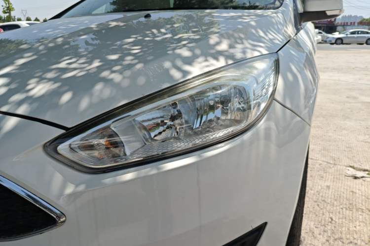 Used Ford Focus 2017 Hatchback 1.6L Automatic Comfort Plus SmartDrive Edition Left Front Headlight