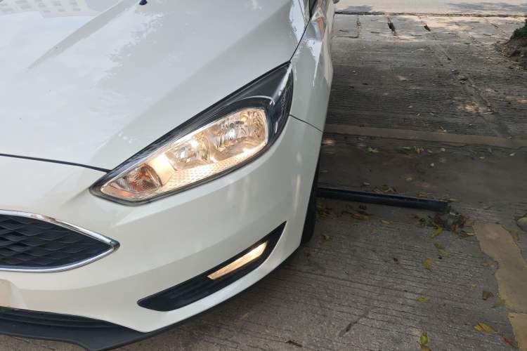 Used Ford Focus 2017 Hatchback 1.6L Automatic Comfort Plus SmartDrive Edition Left Front Headlight