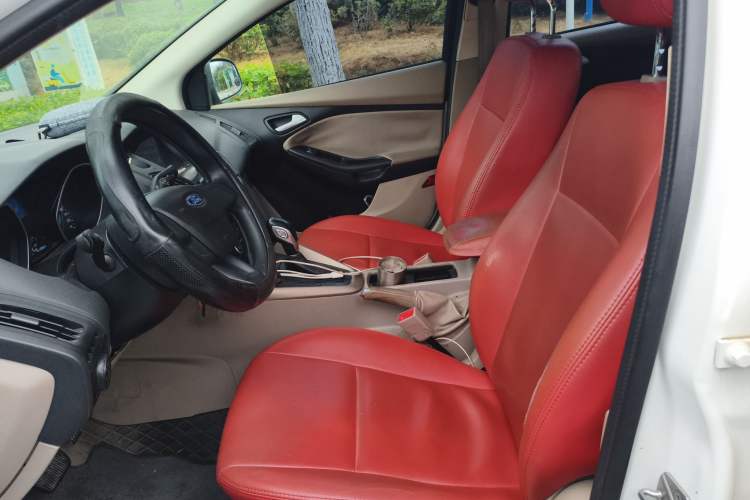 Used Ford Focus 2017 Sedan 1.6L Automatic Comfort Plus SmartDrive Edition Left Front Seat