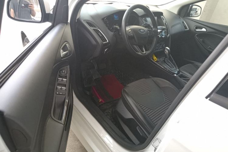 Used Ford Focus 2017 Hatchback 1.6L Automatic Fashion Edition Smart Drive Version Left Front Seat