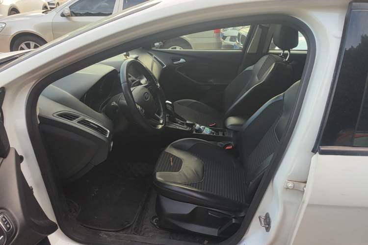 Used Ford Focus 2017 Hatchback 1.6L Automatic Fashion Edition Smart Drive Version Left Front Seat