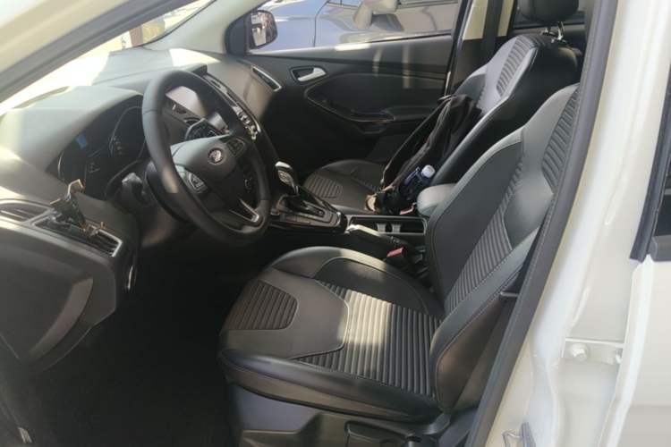 Used Ford Focus 2017 Sedan EcoBoost 125 Automatic Supreme Style SmartDrive Edition Left Front Seat