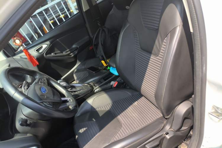 Used Ford Focus 2017 Sedan EcoBoost 125 Automatic Supreme Style SmartDrive Edition Left Front Seat