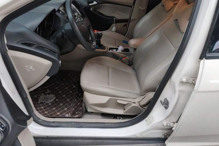 Used Ford Focus 2017 Sedan 1.6L Manual Comfort Plus SmartDrive Edition Left Front Seat