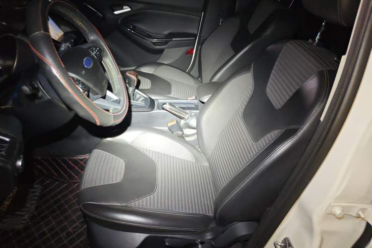Used Ford Focus 2017 Hatchback 1.6L Manual Fashion Edition SmartDrive Version Left Front Seat
