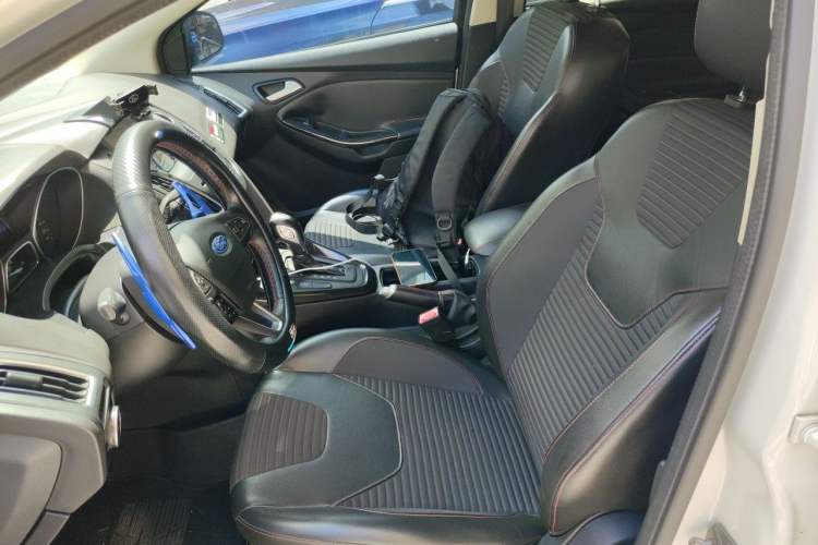 Used Ford Focus 2017 1.5T CTCC White and Black Limited Edition Left Front Seat