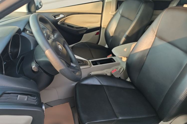 Used Ford Focus 2017 Sedan 1.6L Automatic Comfort Plus SmartDrive Edition Left Front Seat