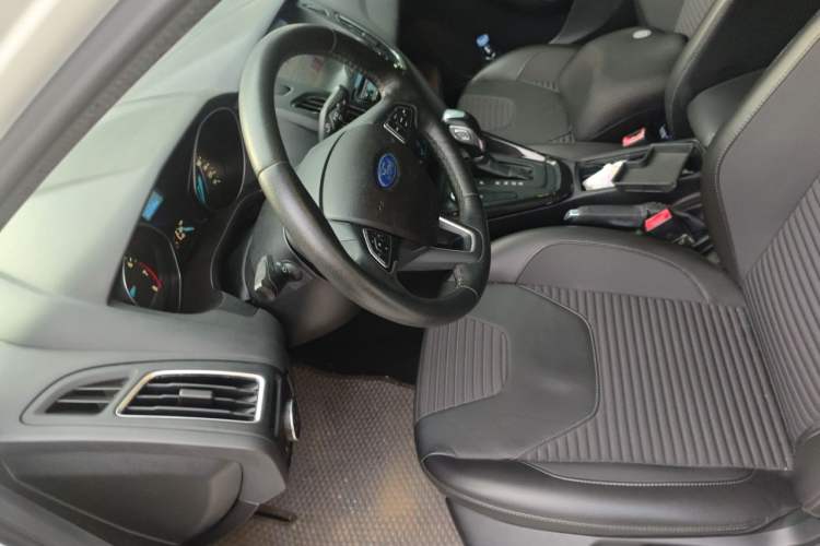 Used Ford Focus 2017 Sedan EcoBoost 125 Automatic Supreme Style SmartDrive Edition Left Front Seat