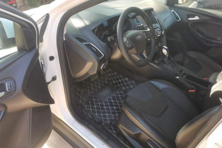 Used Ford Focus 2017 Sedan EcoBoost 125 Automatic Supreme Style SmartDrive Edition Left Front Seat