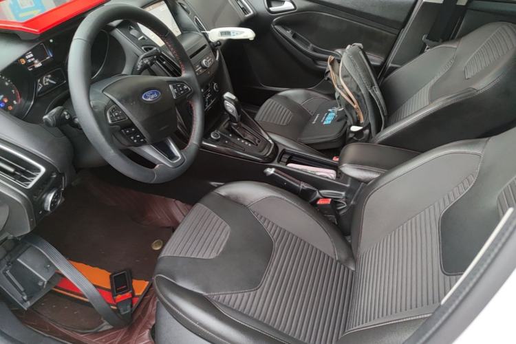 Used Ford Focus 2017 1.5T CTCC White and Black Limited Edition Left Front Seat