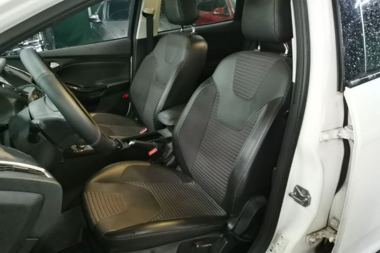 Used Ford Focus 2017 Sedan EcoBoost 125 Automatic Supreme Style SmartDrive Edition Left Front Seat