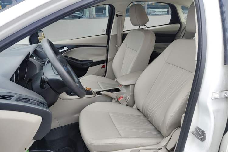Used Ford Focus 2017 Sedan 1.6L Automatic Comfort Plus SmartDrive Edition Left Front Seat