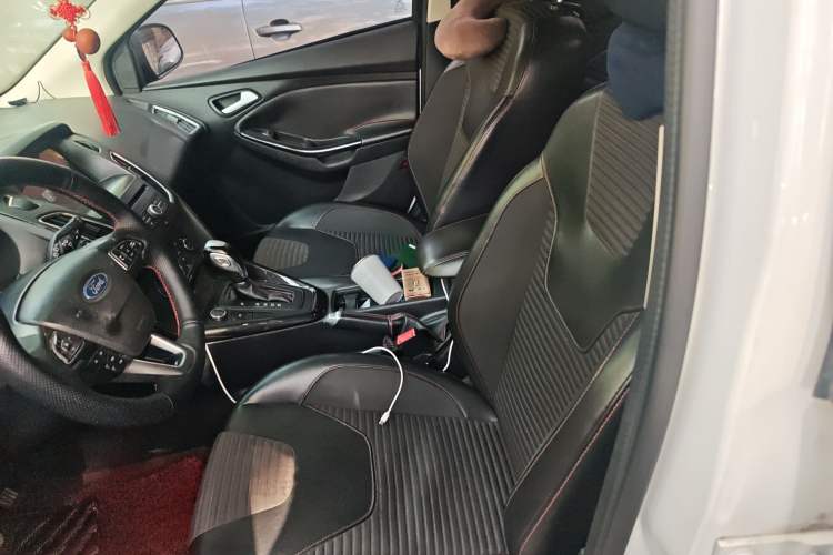 Used Ford Focus 2017 1.5T CTCC White and Black Limited Edition Left Front Seat