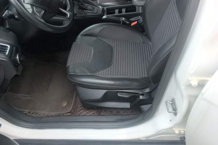 Used Ford Focus 2017 Sedan 1.6L Automatic Fashion Edition Smart Drive Version Left Front Seat