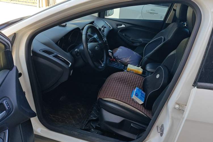 Used Ford Focus 2017 Hatchback 1.6L Automatic Fashion Edition Smart Drive Version Left Front Seat